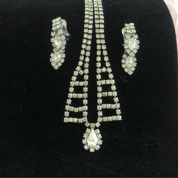 Vintage Kramer Silver Diamond Sparkly Necklace Pear Shaped Main Stone - Picture 12 of 12